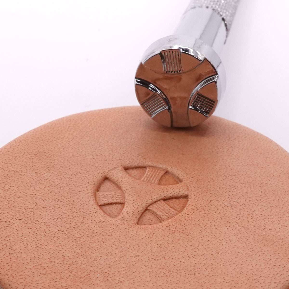 115-G871.SLC.01.jpg G871 Lg. Round Tri-Weave Geometric Image