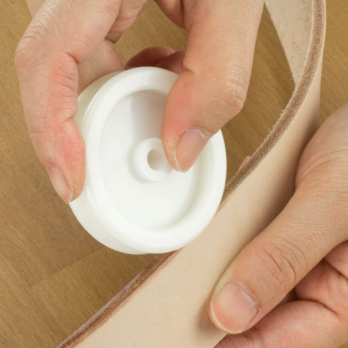 011-812200.SLC.02.jpg Craftmaster Nylon Round Edge Slicker Image