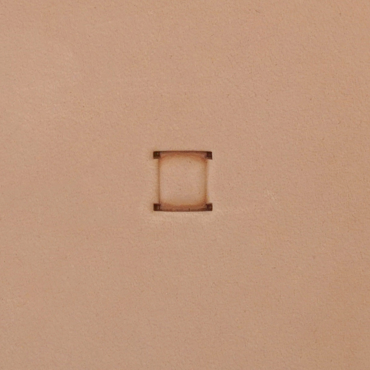 932-582.SLC.01.jpg Four Pin Wicker Basketweave Image