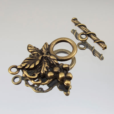 229-696426.SLC.jpg 23mm Grape Leaf Toggle - Gold Plate Image