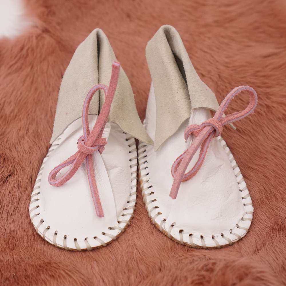 144-5782.SLC4.jpg White Leather Baby Moccasin Kit Image