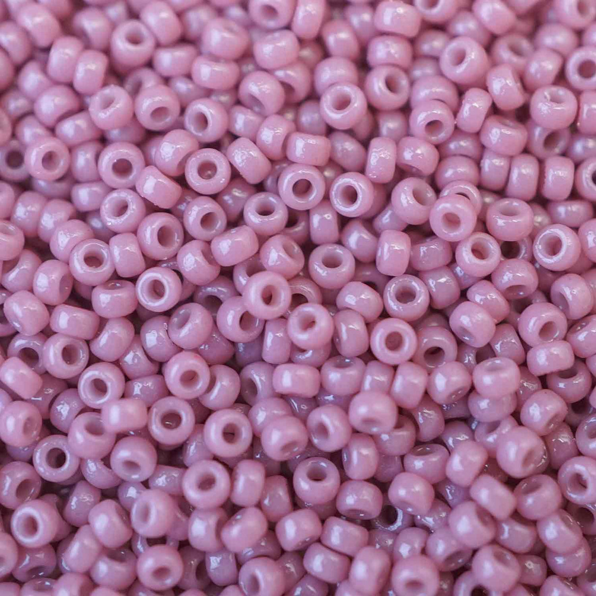 45-1594487.SLC.01.jpg 15/0 Seed Beads - Duracoat Opaque Dyed Mauve 8.2g Image