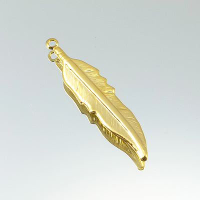 222-7607.SLC.jpg Medium Feather Charm - Gold Plate Image