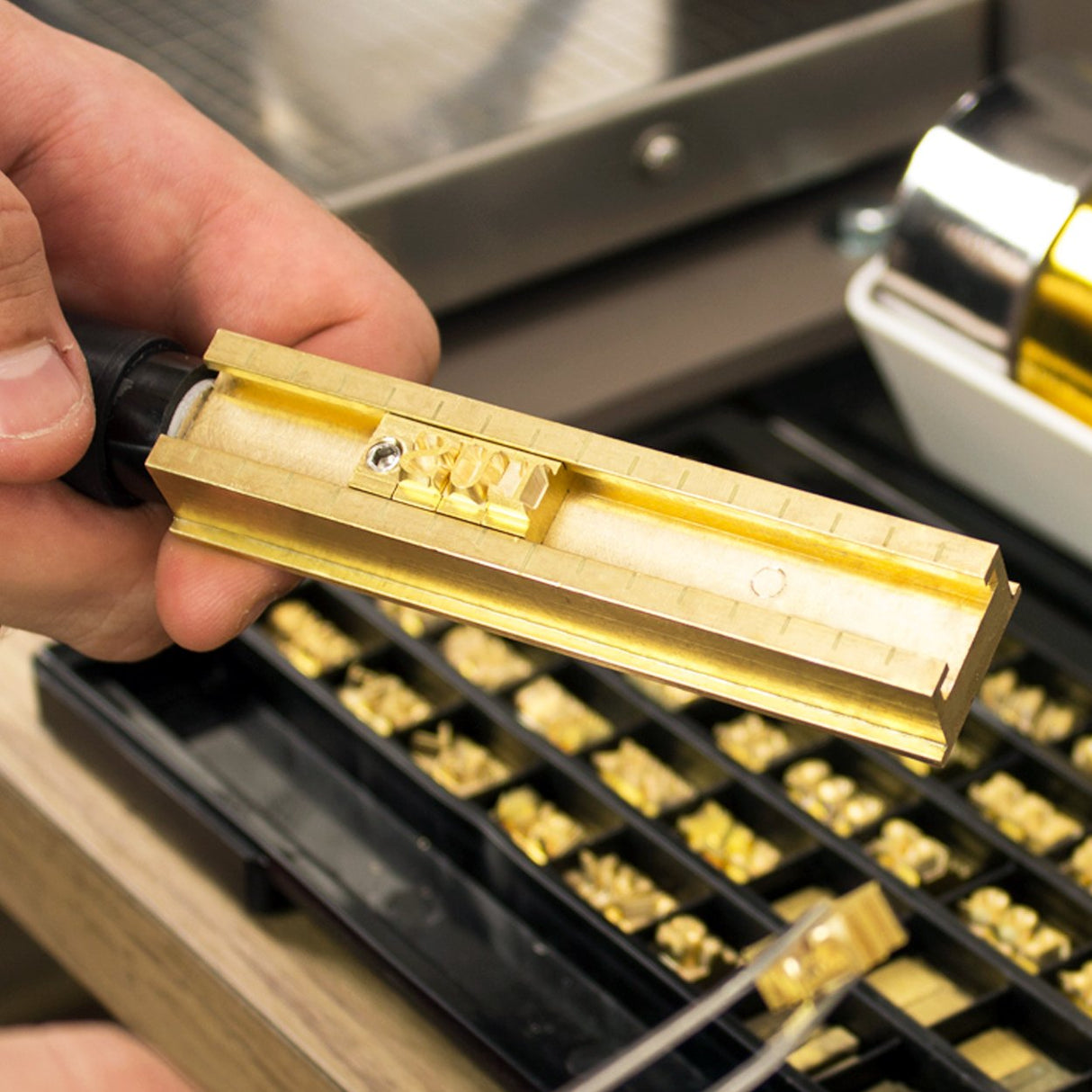 374-397050.SLC.02.jpg Craftplus 1-Line Hot Type Holder Image