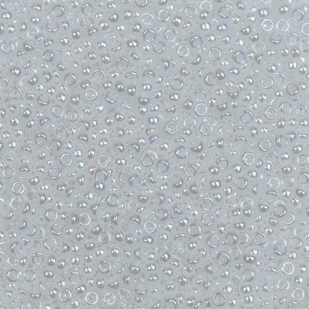 45-159420.SLC.1.jpg 15/0 Seed Beads - White Pearl 8.2g Image
