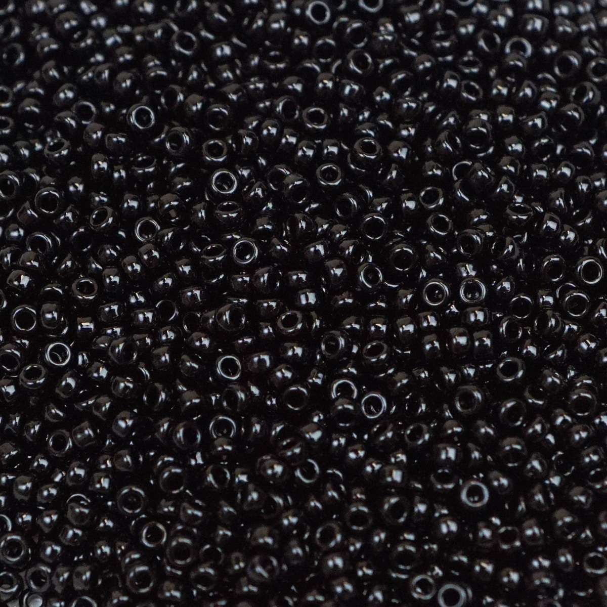 45-159401.SLC.1.jpg 15/0 Seed Beads - Opaque Black 8.2g Image