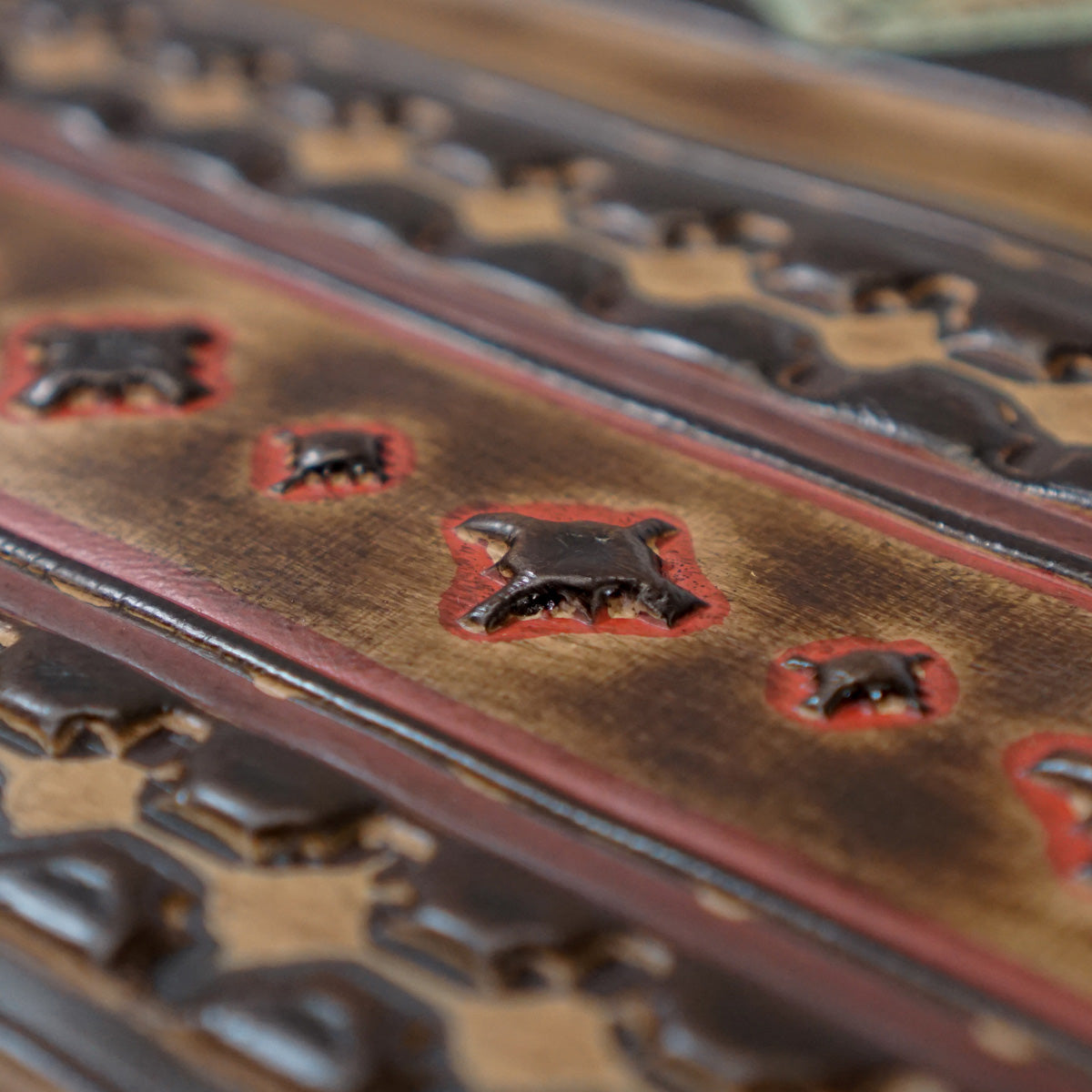 NAIH.Tricolor.04.jpg North American Indian Sides Image