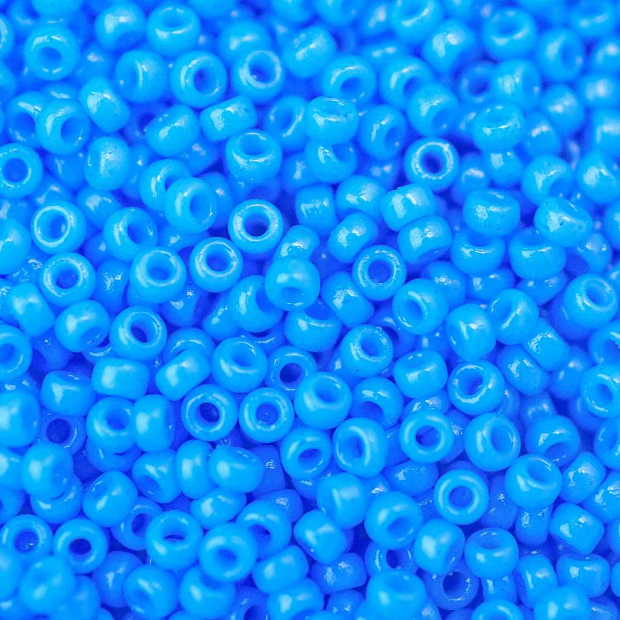 45-1594484.SLC.01.jpg 15/0 Seed Beads - Duracoat Opaque Dyed Bright Blue 8.2g Image