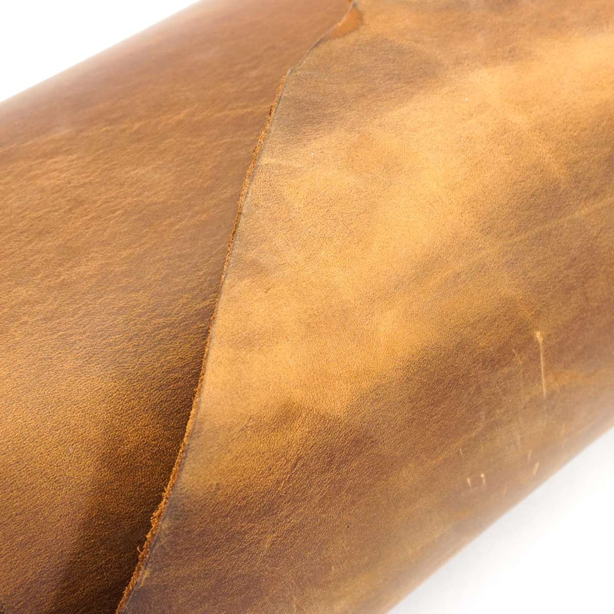 750-100.SLC.2.jpg Aged Bark Crazy Trail 8-9 oz. Oil Tan Image