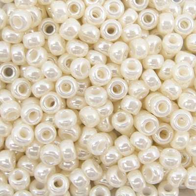 45-89592.SLC.jpg 8/0 Seed Beads - Ivory Ceylon 22g Image