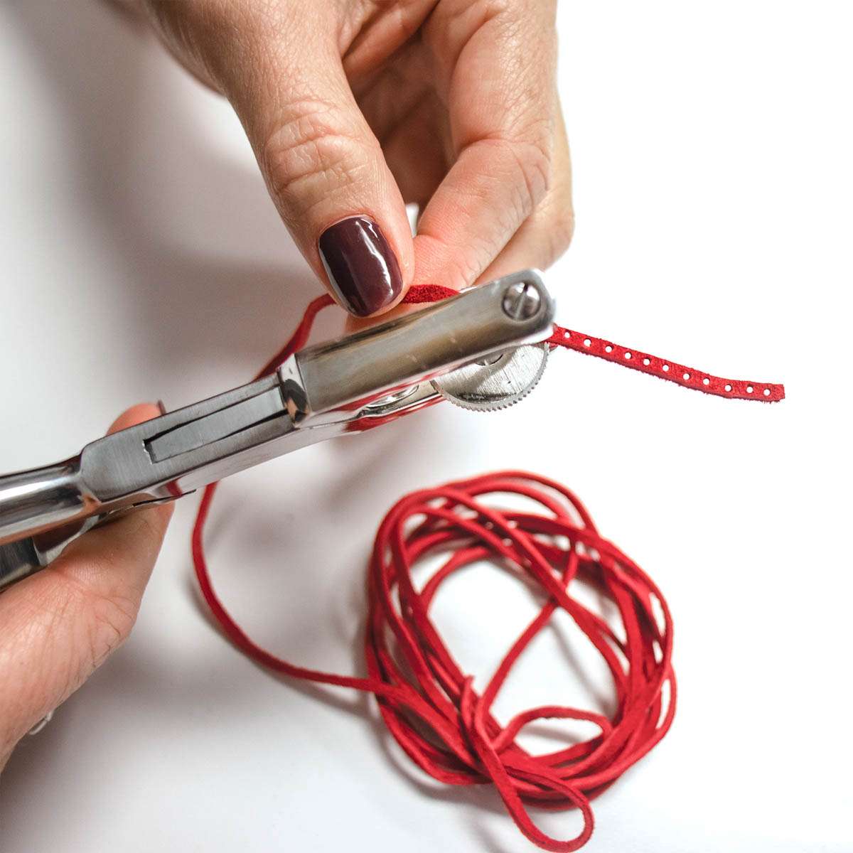 28-2047.SLC.04.jpg LaceSoftRed3/32x50ft Image