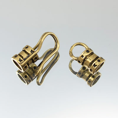 276-8.SLC.jpg 5mm Hook & Eye Cord Ends - Antique Brass Image