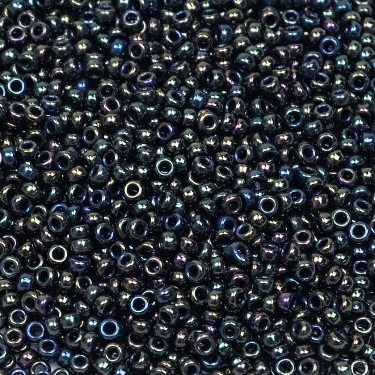 45-159453.SLC.1.jpg 15/0 Seed Beads - Green Iris 8.2g Image