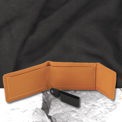 195-29106.SLC.jpg CF Natural Boot Wallet Interior Image