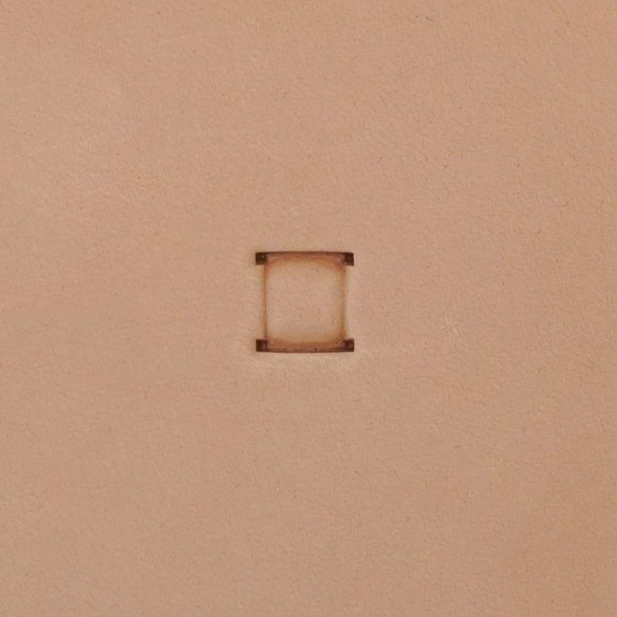 932-582.SLC.01.jpg Four Pin Wicker Basketweave Image