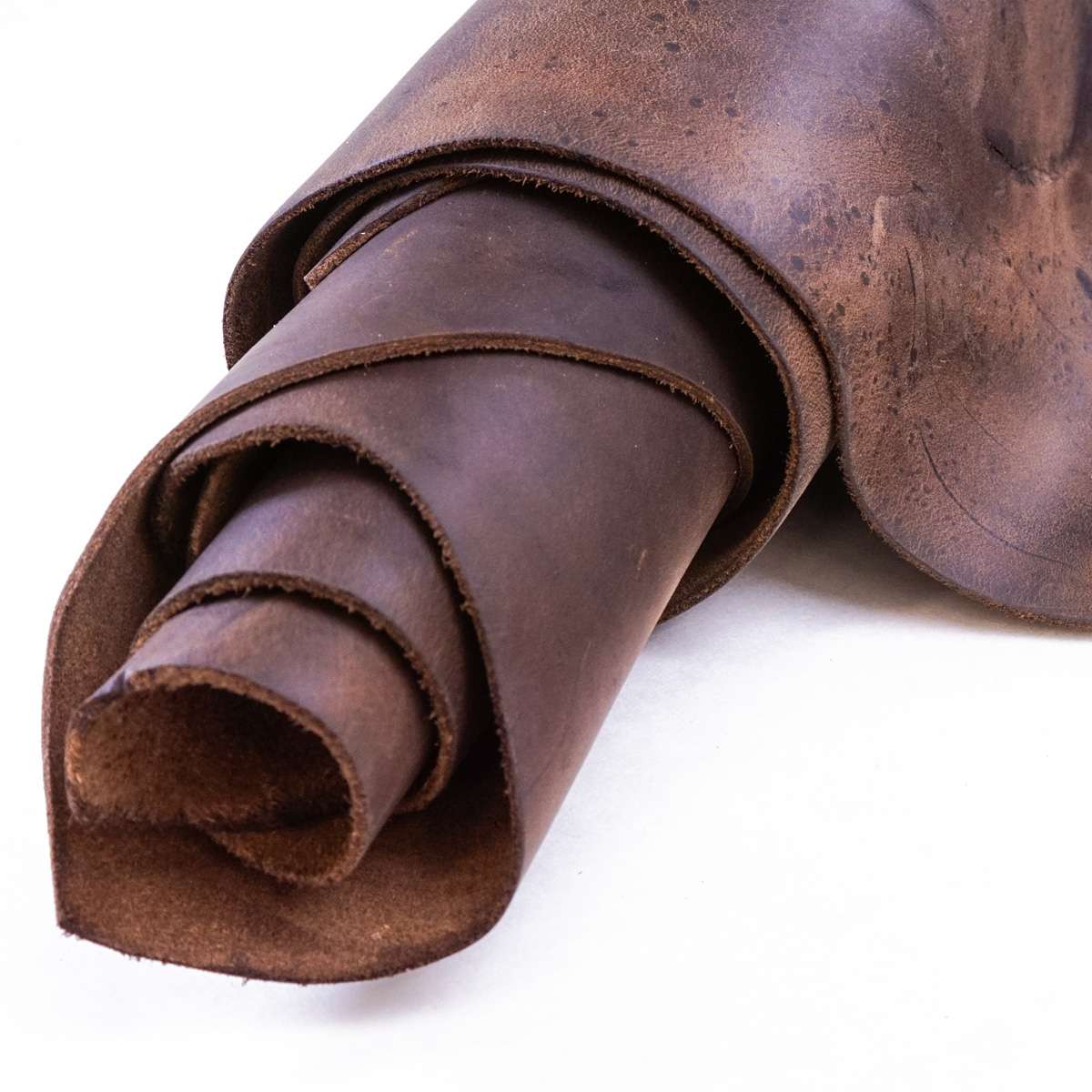 579-1040.SLC.2.jpg Sable 5-6 oz. Oil Tan Pre-Cut 24" x 24" Image