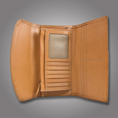 195-2506.SLC.jpg CF Natural Ladies Clutch Interior Image