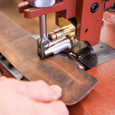 527-1001.SLC.03.jpg Cobra NP-10 Bell Knife Skiver w/ Stand Image