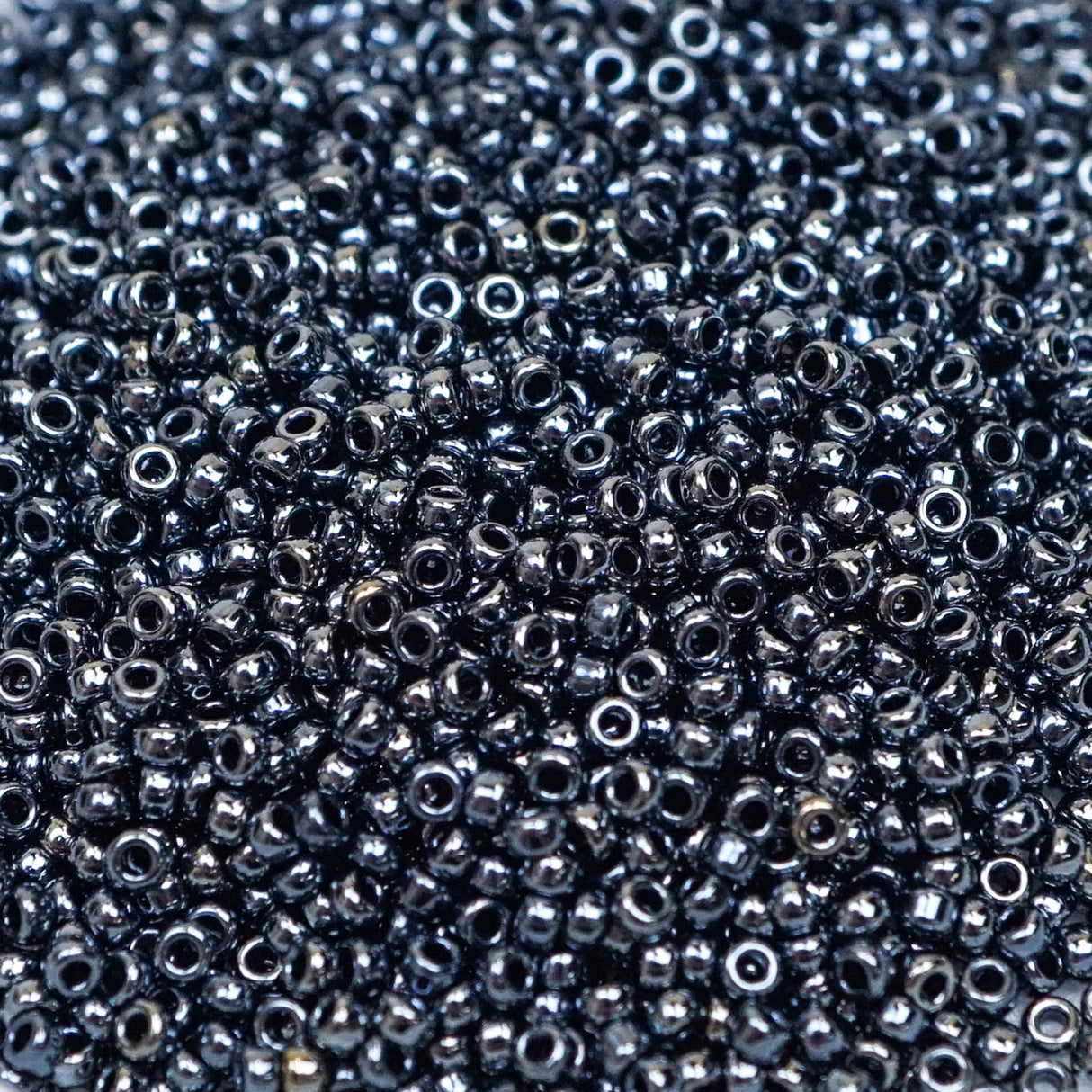 45-159451.SLC.1.jpg 15/0 Seed Beads - Gunmetal 8.2g Image